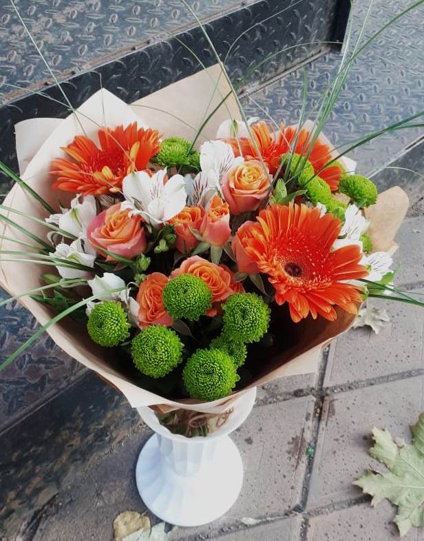 Букет цветов из: Герберы, Хризантемы, Альстромерии и Розы в Шаран
