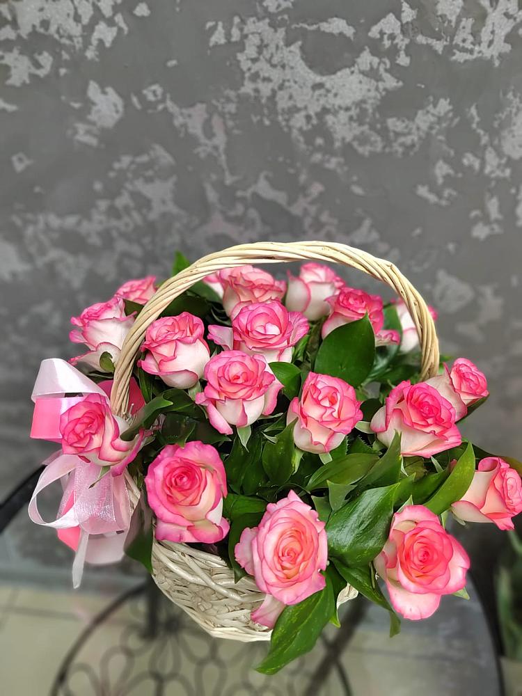 Цветочная композиция из Розы в корзине в Шаран