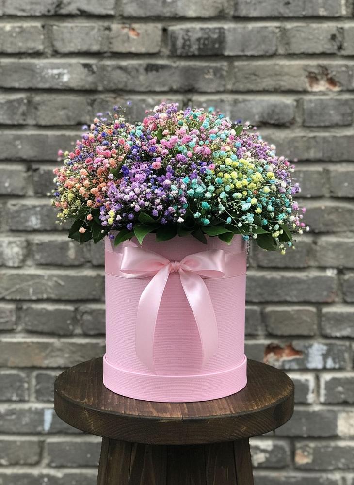 Цветочная композиция из Гипсофила и Розы в шляпной коробке в Шаран