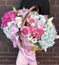 Композиция солнечный день в Шаран Цветочная композиция из Розы, Хризантемы, Пионы и Лизиантусы в корзине в Шаран