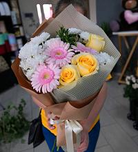Букет цветов из:  Герберы, Розы и Хризантемы в Шаран