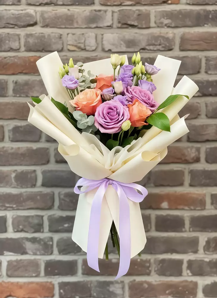 Букет цветов из: Лизиантусы и Розы в Шаран