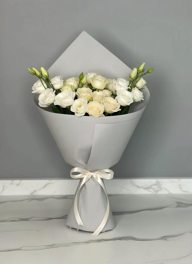 Букет цветов из: Розы и Лизиантусы в Шаран