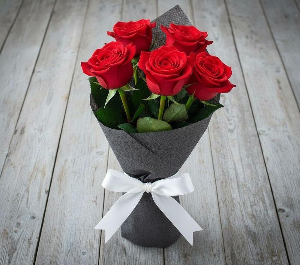 Букет 5 Красных роз Эдлесс Лав в Шаран