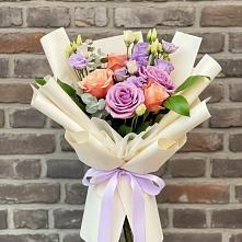 Букет цветов из:  Лизиантусы и Розы в Шаран