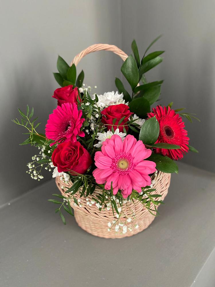 Цветочная композиция из Розы, Хризантемы и Герберы в корзине в Шаран