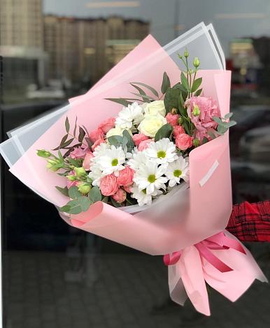Букет цветов из: Розы, Лизиантусы и Хризантемы в Шаран